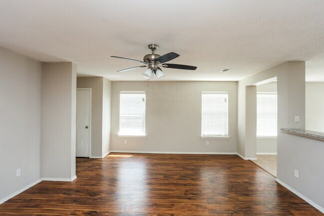 Building Photo - 604 Snapdragon Ln