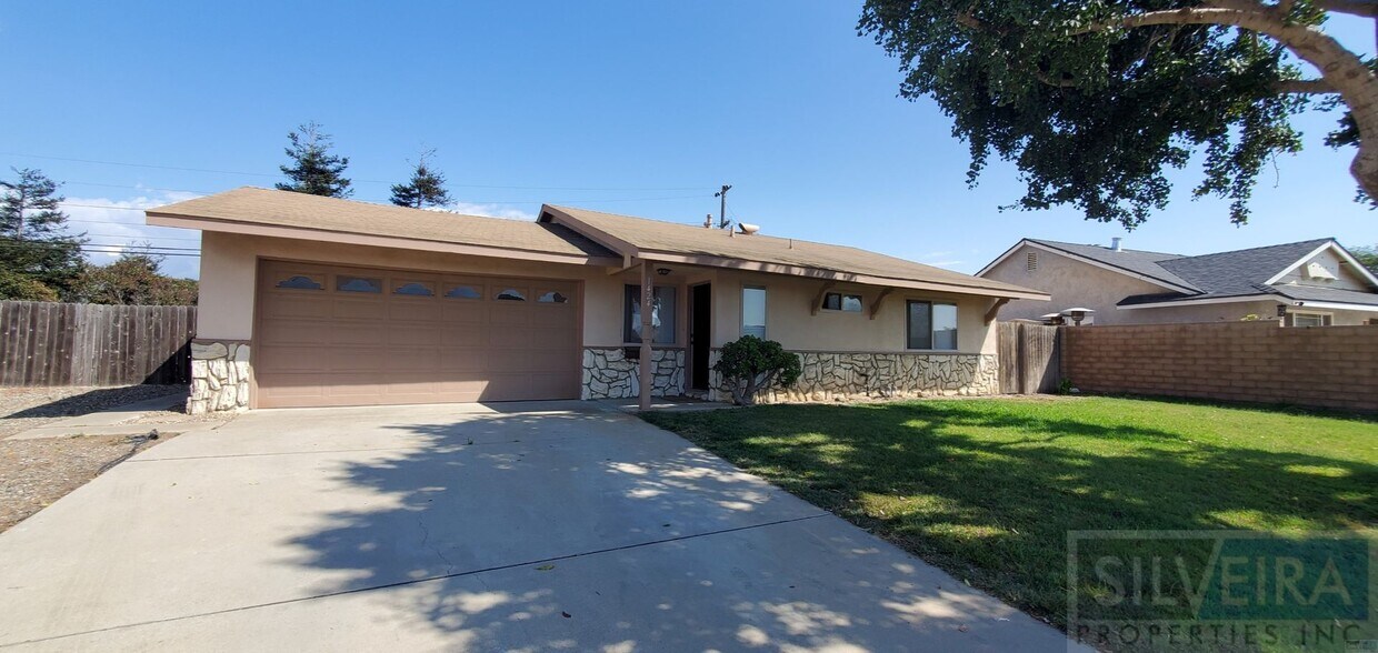 Foto principal - A Comfortable Home awaits the right Tenant!