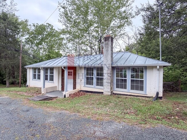 Building Photo - 2Bed/1Bath Scottsville Rental