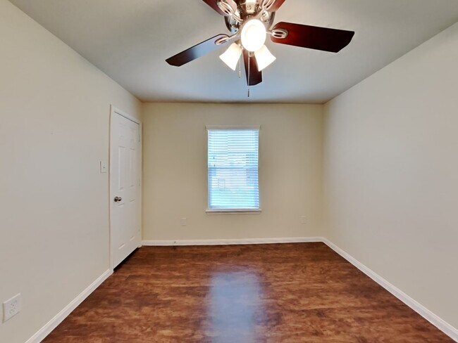 Foto del edificio - 12623 Mountain Daisy Rd