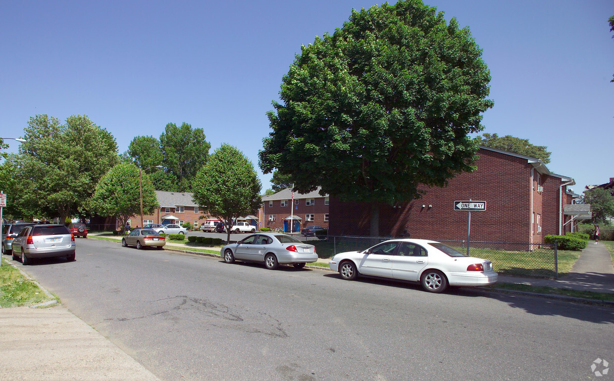 Primary Photo - Morgan Manor Apartments