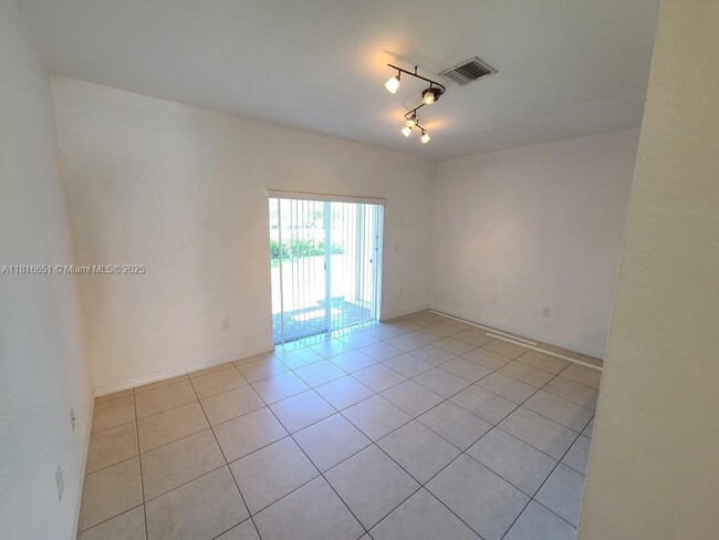 Building Photo - 5713 NW 114th Ct