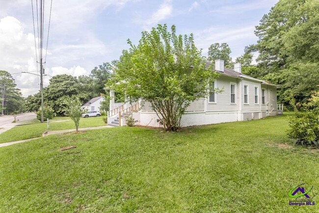 Building Photo - 1147 Burton Ave