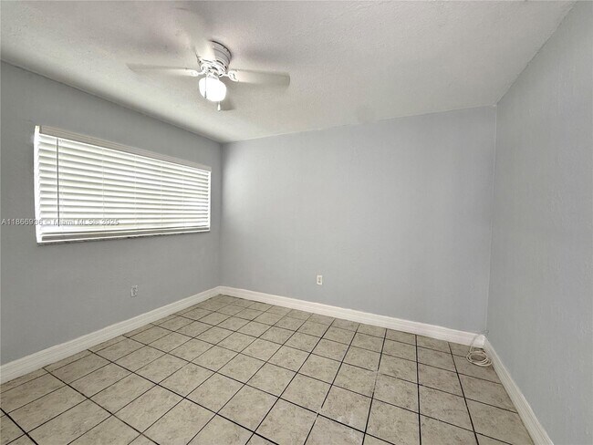 Foto del edificio - 15800 NW 39th Pl