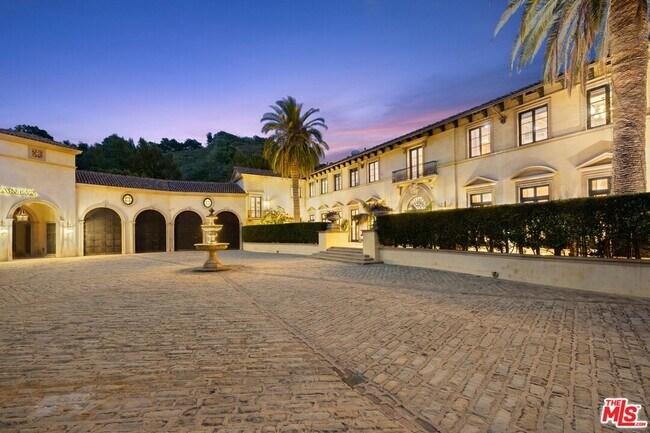 Foto del edificio - 75 Beverly Park Ln