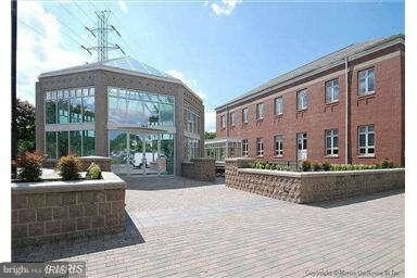 Foto del edificio - 815 Branch Dr