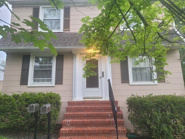 Foto del edificio - 1235 Ten Oaks Rd