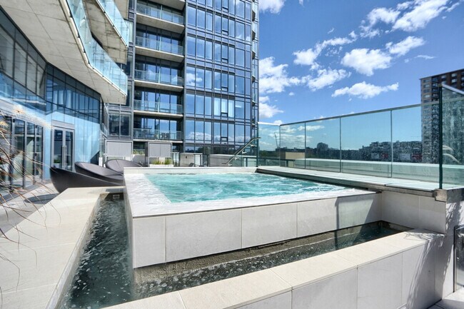 Photo du bâtiment - 1275 Rue de la Montagne