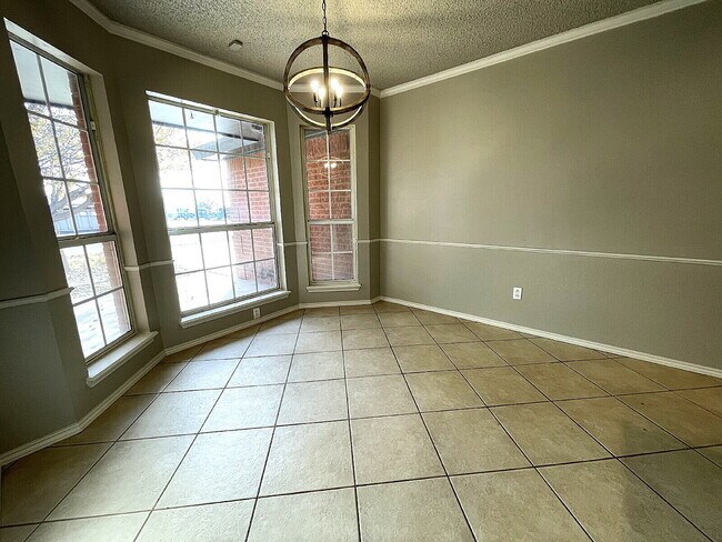 Foto del edificio - Large, Recently Remodeled 3/22 Right Across from North Ridge Elementary!