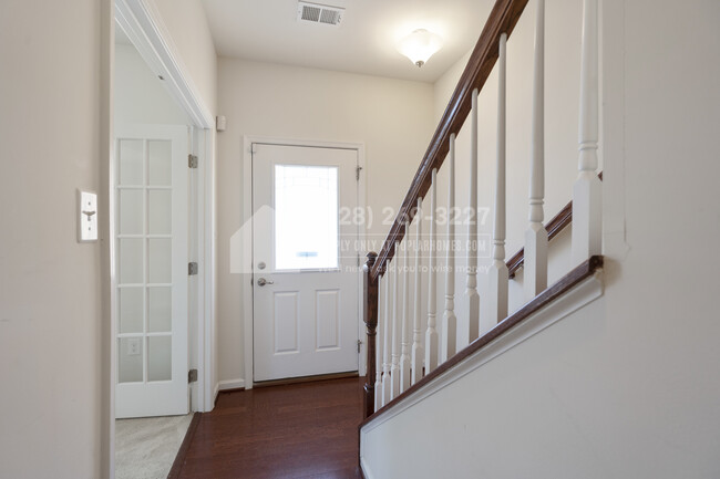 Foto del edificio - 7719 Duncannon Ln