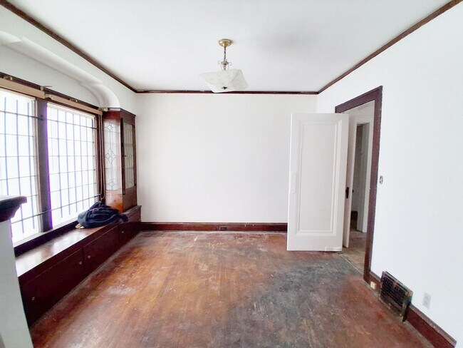 Foto del edificio - 4 BED 1 BATH BEAUTIFUL SINGLE FAMILY HOME