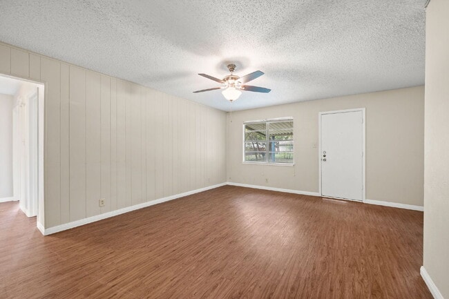 Foto del edificio - Charming 3-Bed, 2-Bath Gem in Fort Worth – Your Cozy Living Awaits!