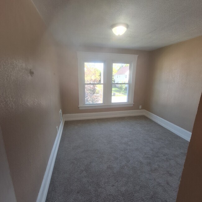 Foto del edificio - 2282 E 100th St