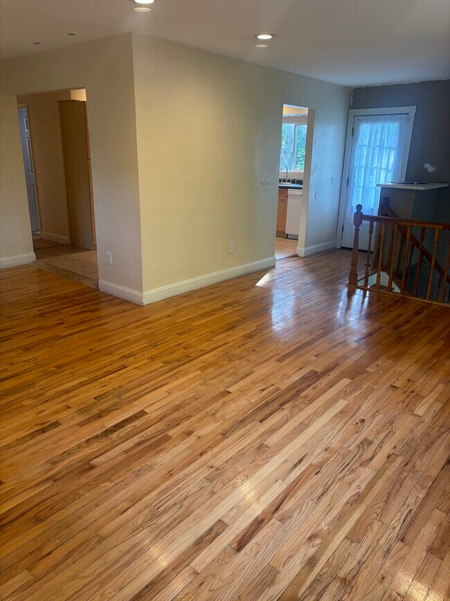 Building Photo - 44 Lake Ter