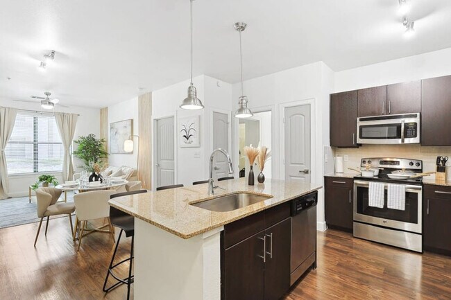 Foto del edificio - 5445 Town and Country Blvd