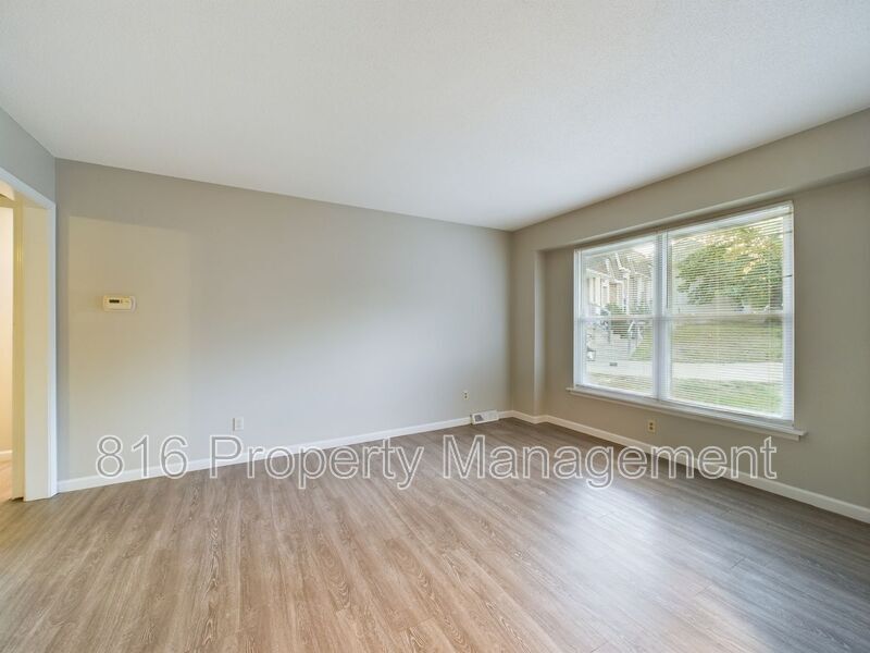 Image showcasing 11124-11126 E 84th Terrace Unit 11126, Raytown, MO 64138 - Condo for ...