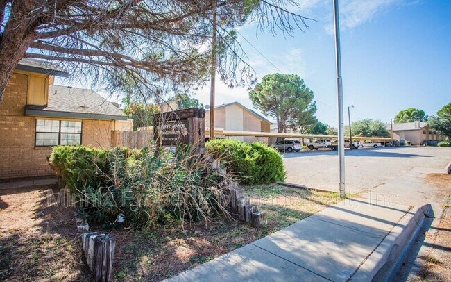 Foto del edificio - 4800 Oakwood Dr