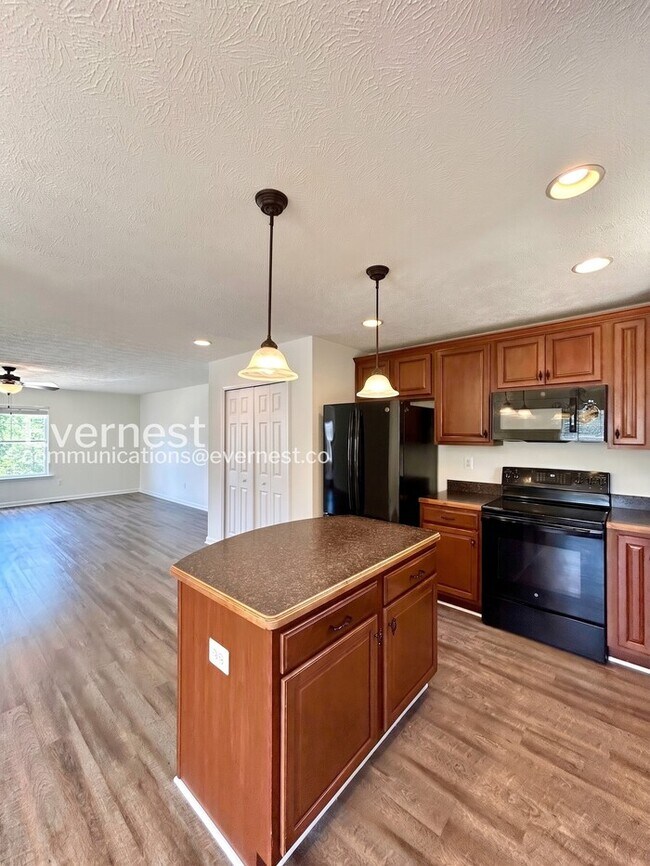 Foto del edificio - 3 Bed/2.5 Bath Townhome with Garage / Available Now!