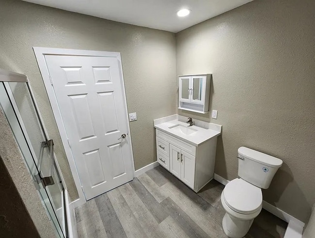 Building Photo - 984 El Camino Dr