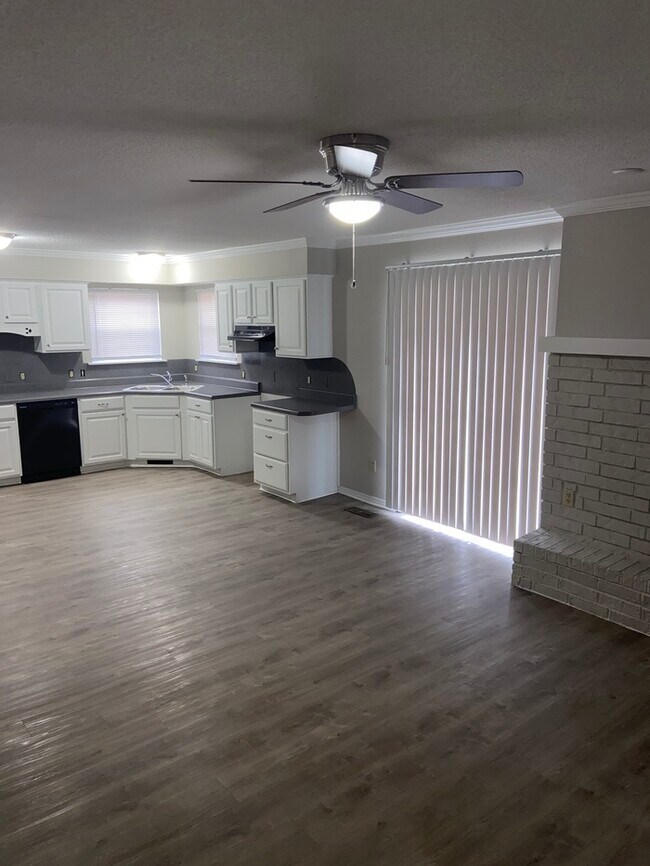 Foto del edificio - Call 918-921-9955 To Schedule Your Showing...