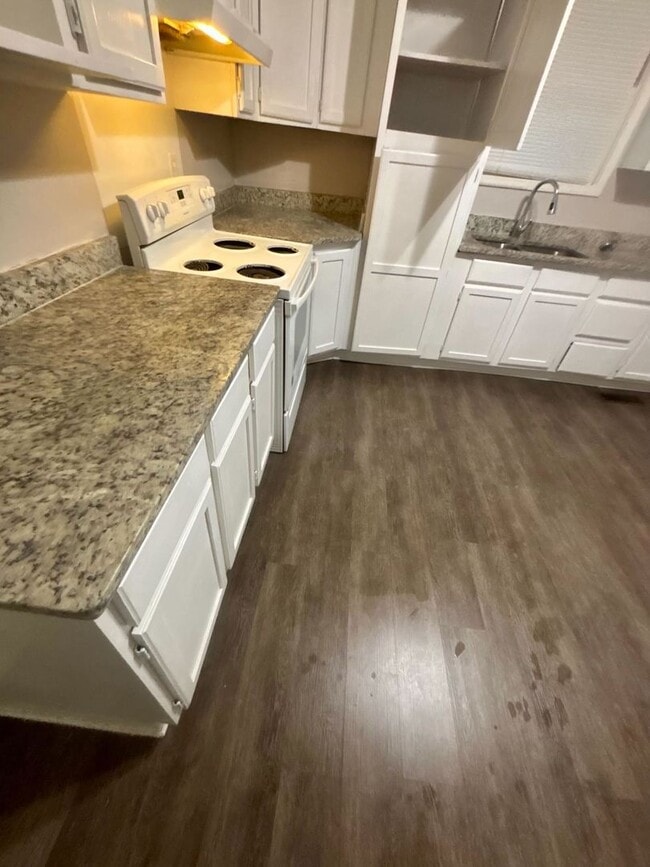 Building Photo - 3BR Cozy Starter Home with Spacious Layout