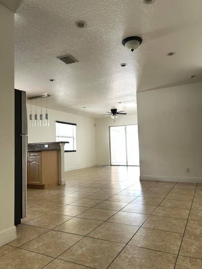 Foto del edificio - 819 Hansen St