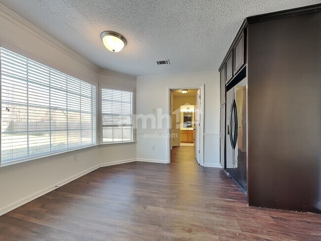 Foto del edificio - 5718 Eagleston Dr