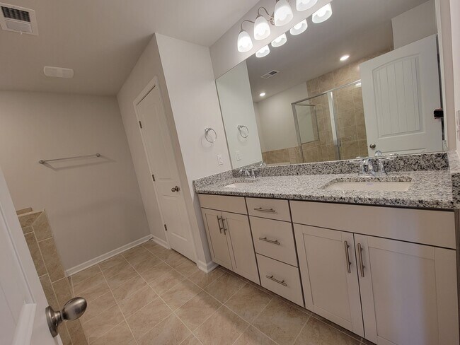 Foto del edificio - 4214 Grapevine Loop