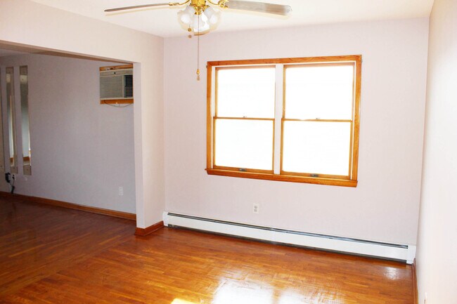 Foto del edificio - 235 Martha Ave