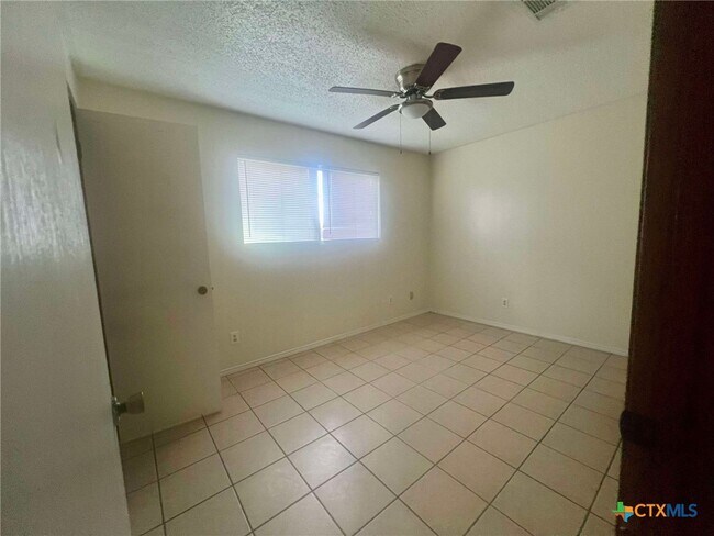 Building Photo - 907 Haynes Dr