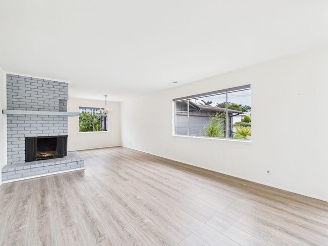 Foto del edificio - Charming, remodeled single family home for rent in Seaside