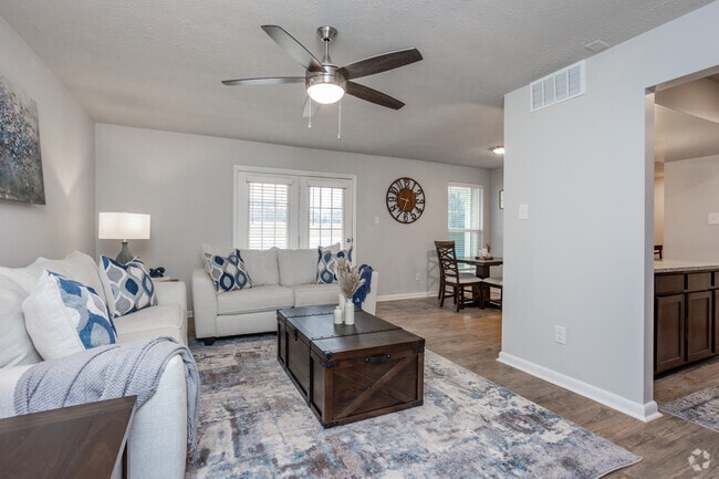 1BR, 1BA - 800SF - Living Room - Club 34 Apartments