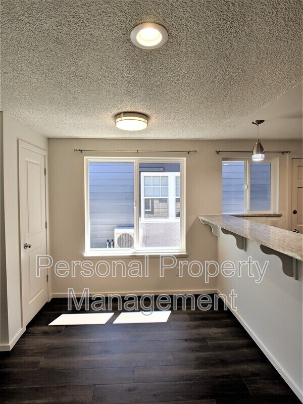 Building Photo - 2212 H St
