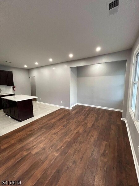 Building Photo - 148 S Durand Pl