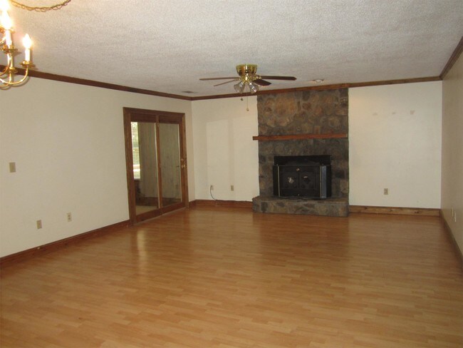Building Photo - 391 Groaning Rock Rd