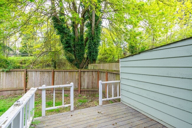 Foto del edificio - 3 Bedroom/2.5 bathroom townhouse centrally located Oak Harbor