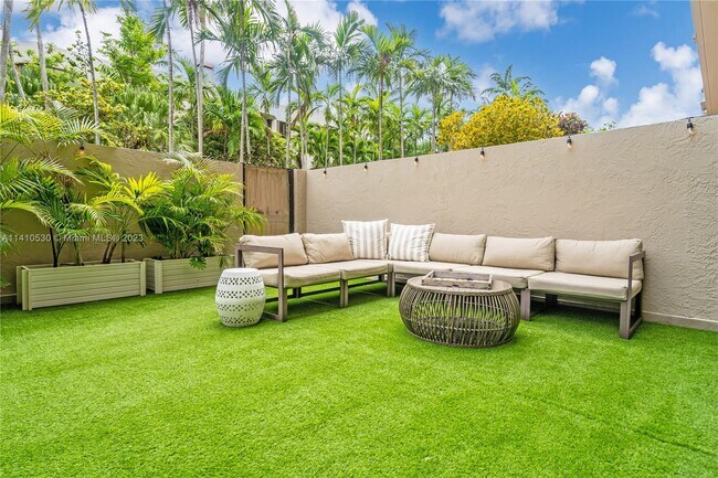 Building Photo - 151 Crandon Blvd