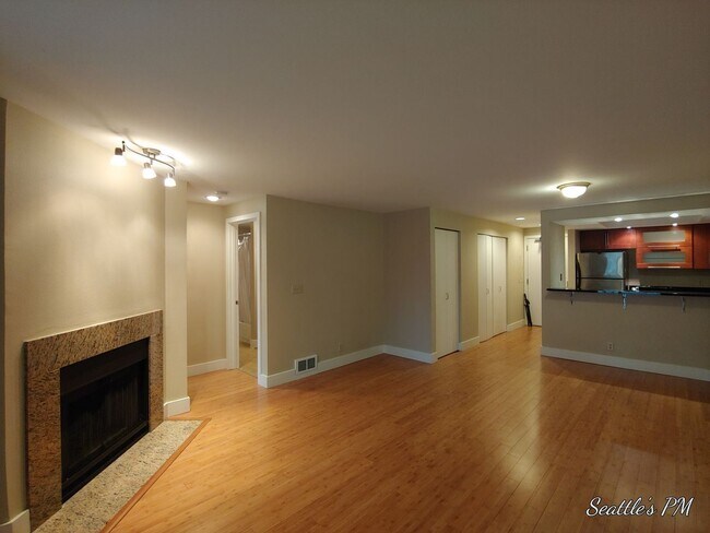 Building Photo - 1 br, 1 bath House - 7323 Sand Point Way N...