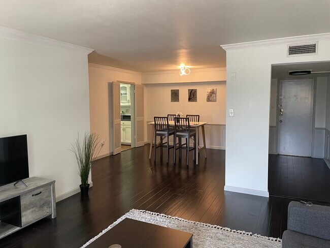 Foto del edificio - 361 N Post Oak Ln