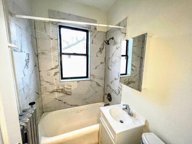 Foto del edificio - 3824 N Wilton Ave