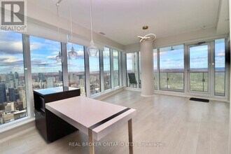 Building Photo - 197 Yonge St