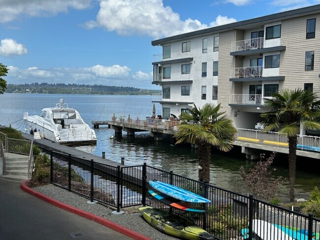 Foto del edificio - 6401 Lake Washington Blvd NE