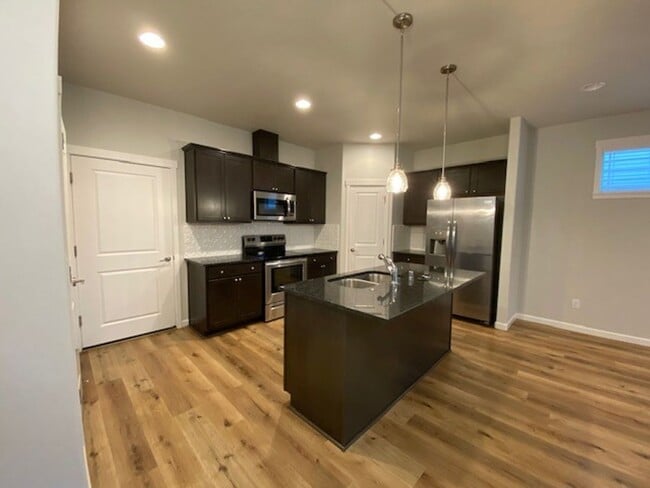 Building Photo - 3 Bedroom Beautiful Home Ready  For You!