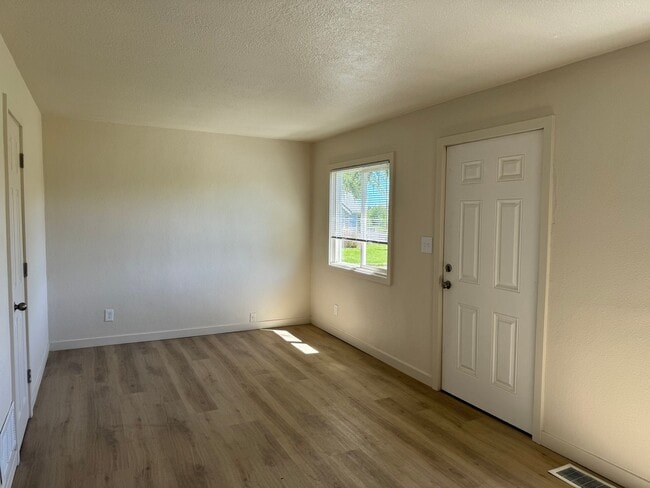 Foto del edificio - 6924 N Amherst St
