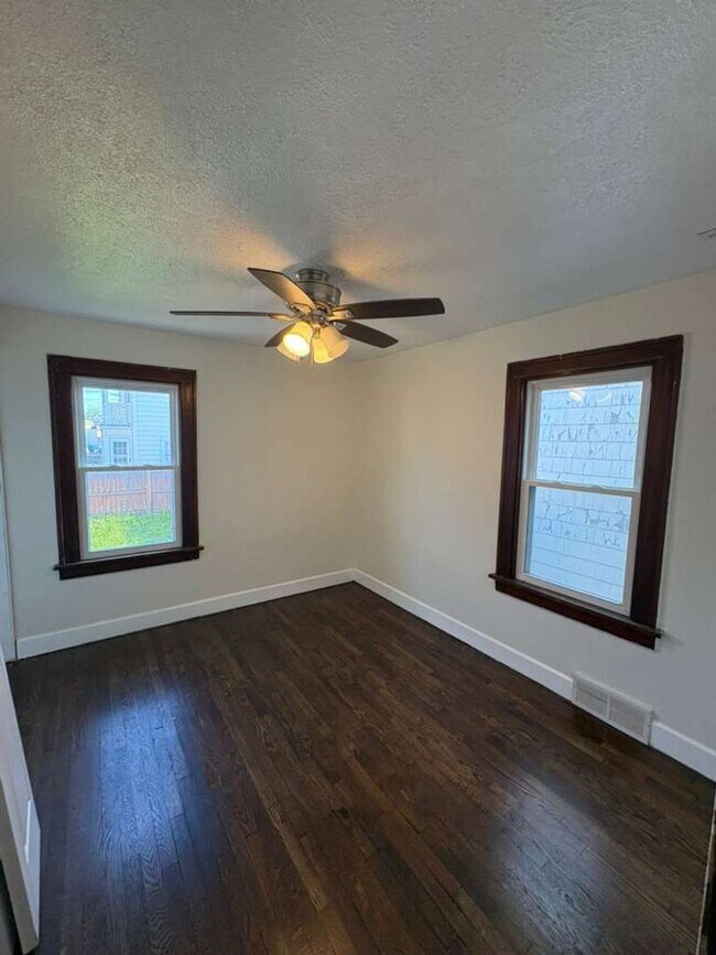 Foto del edificio - 5406-5408 Merkle Ave, Parma OH 44129