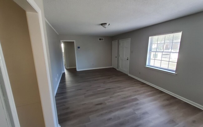 Building Photo - 5061 Belfast Dr