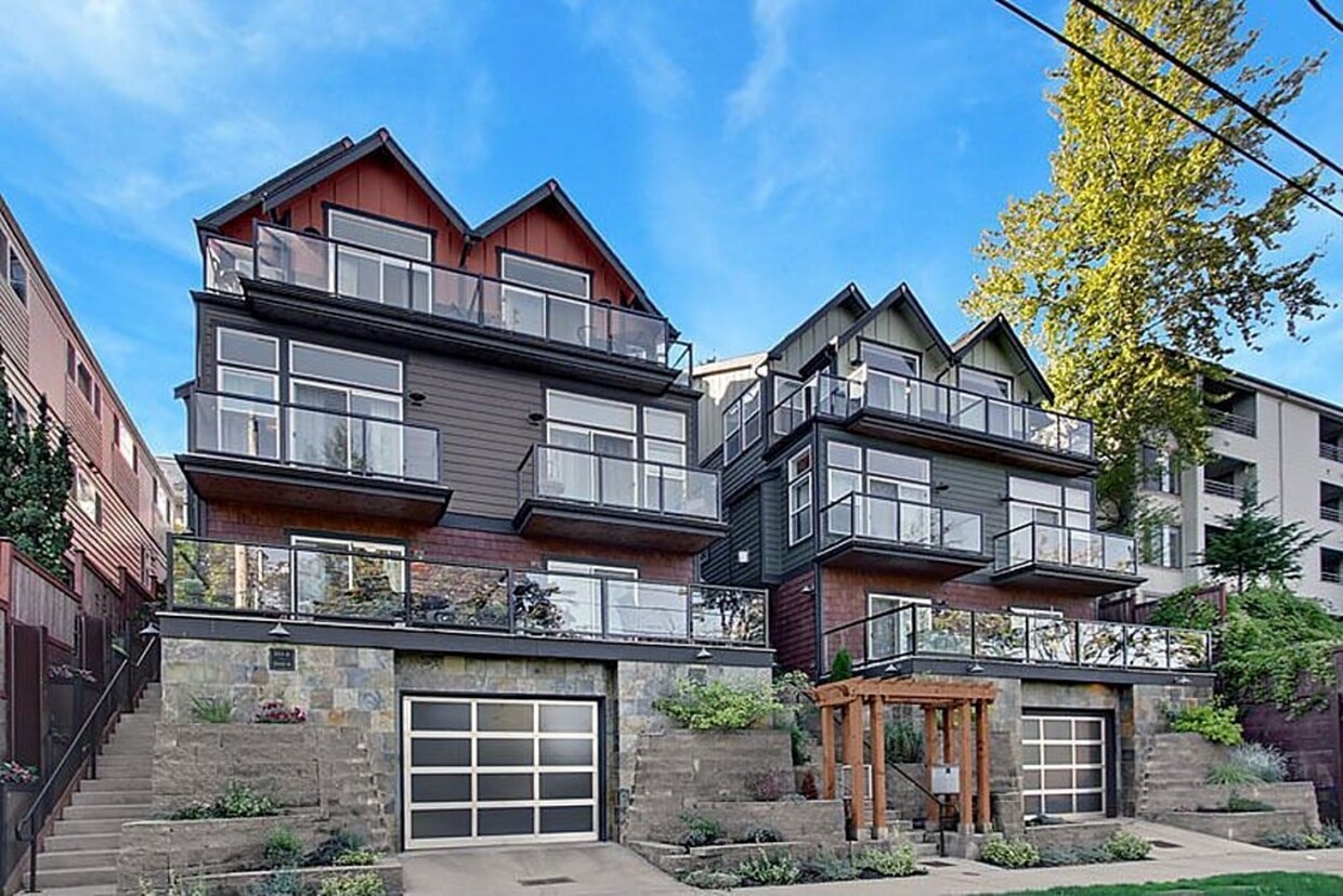 Primary Photo - 209 26th Ave E