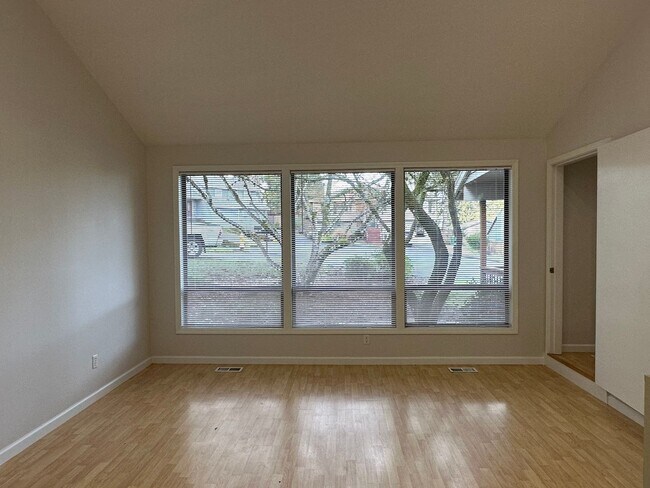 Building Photo - Beautiful 4BD Home | Fireplace, Fenced Backyard, Deck, Garage & A/C