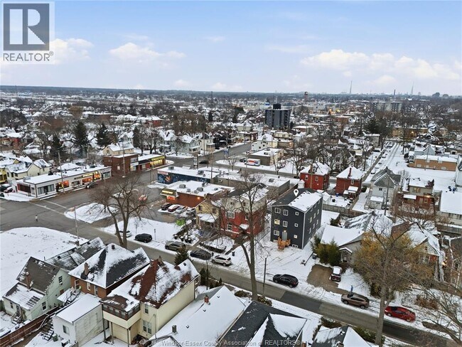 Photo du bâtiment - 547 Dougall Ave