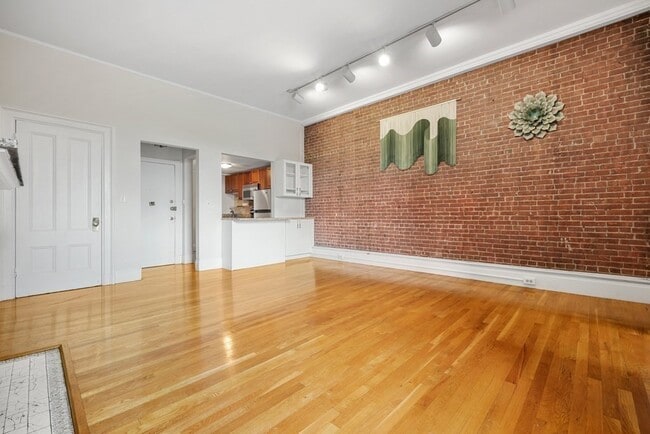 Building Photo - 230 Beacon St